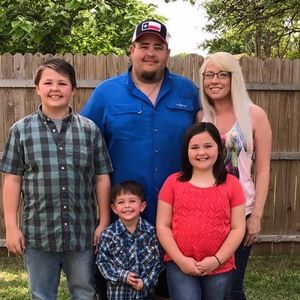 Meet your Posher, Dustin